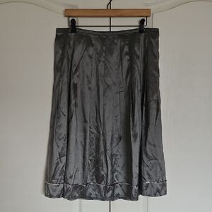 Chic Gray A-Line Skirt with Full Silhouette